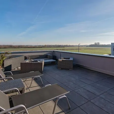 Penthouse-deck-8 Apartment